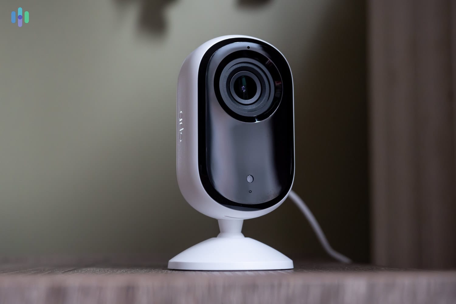 We prefer the design of Arlo’s $40 Essential Indoor to the $60 Ring Indoor Cam. We prefer the design of Arlo’s $40 Essential Indoor to the $60 Ring Indoor Cam.
