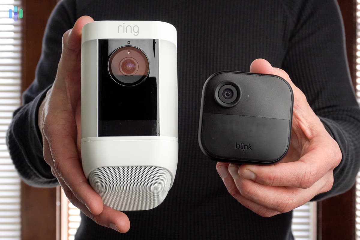 Ring Spotlight Cam Pro v Blink Outdoor 4