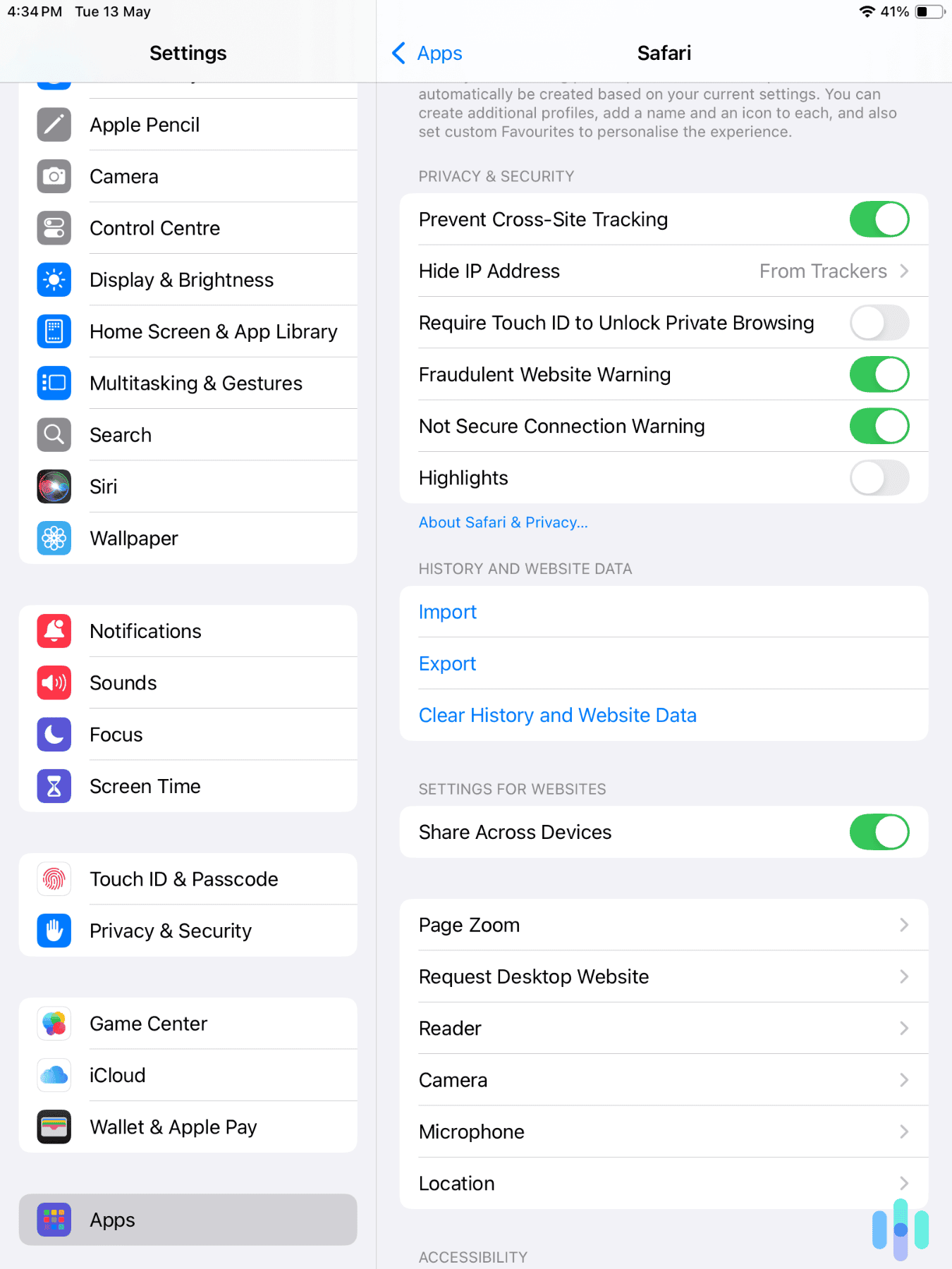 Toggling on Safari's built-in privacy tools on our iPad