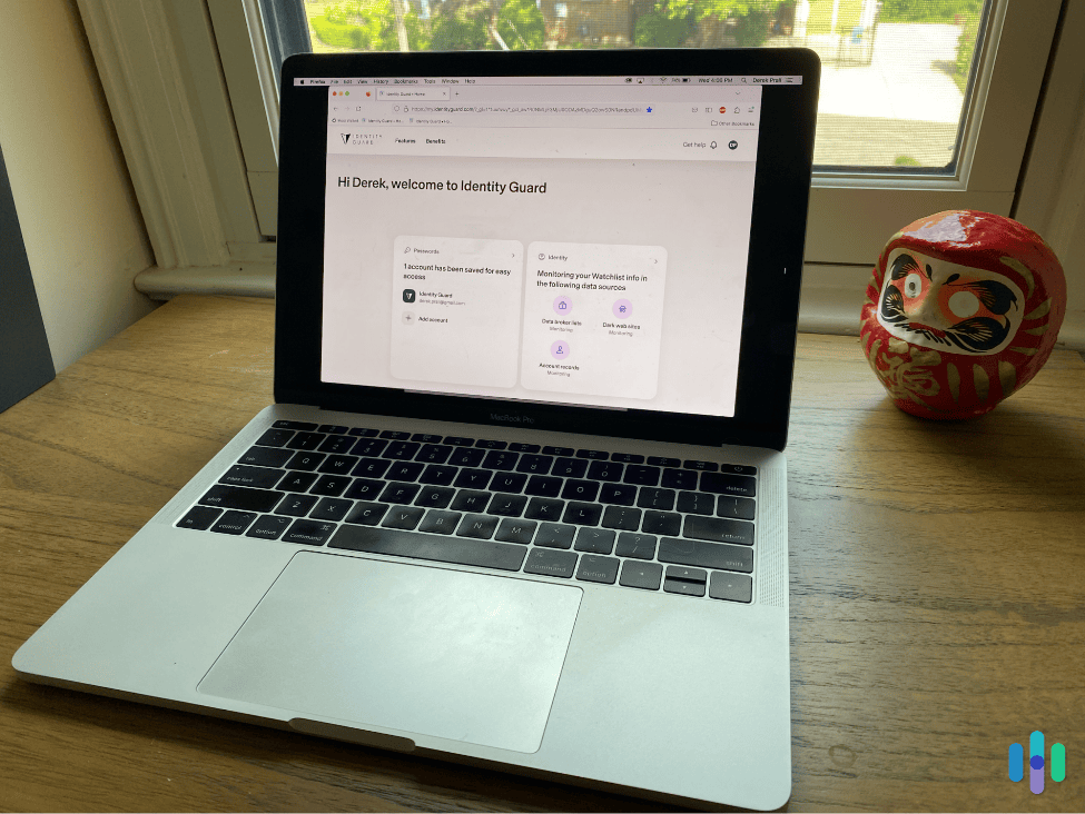 Our identity theft expert looking through the features of Identity Guard’s extensive dashboard. Our identity theft expert looking through the features of Identity Guard’s extensive dashboard.